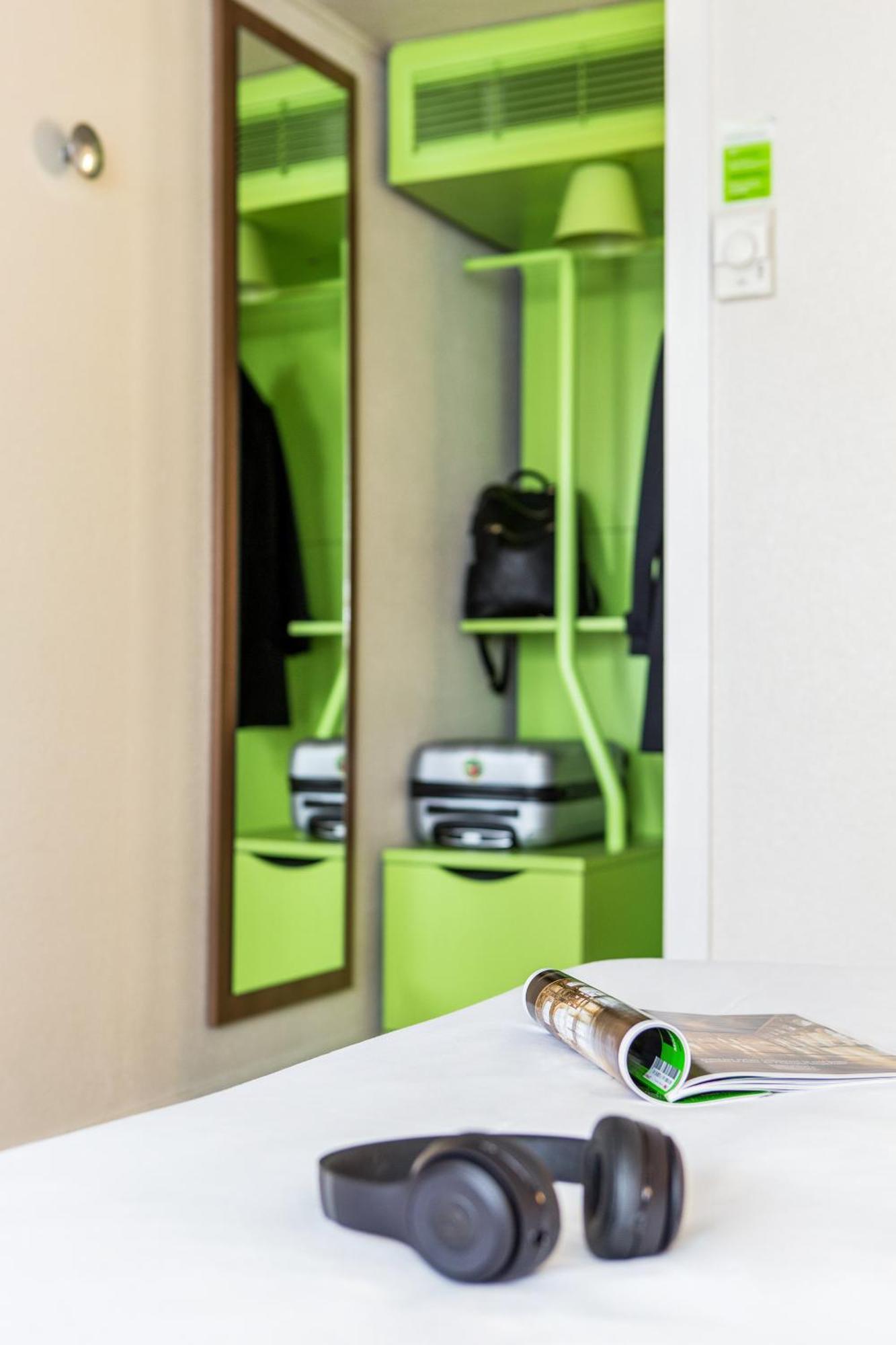 Campanile Poitiers Hotel Bagian luar foto
